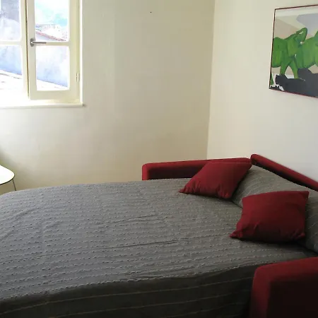 Cozy Floor Flat In The Old Town Apartment